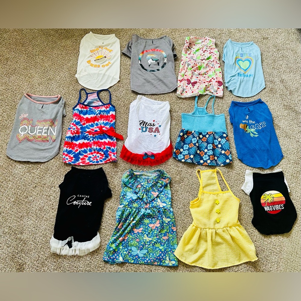 Dog clothes, dog harness, & pet clothing hangers!!! 🐶🤎